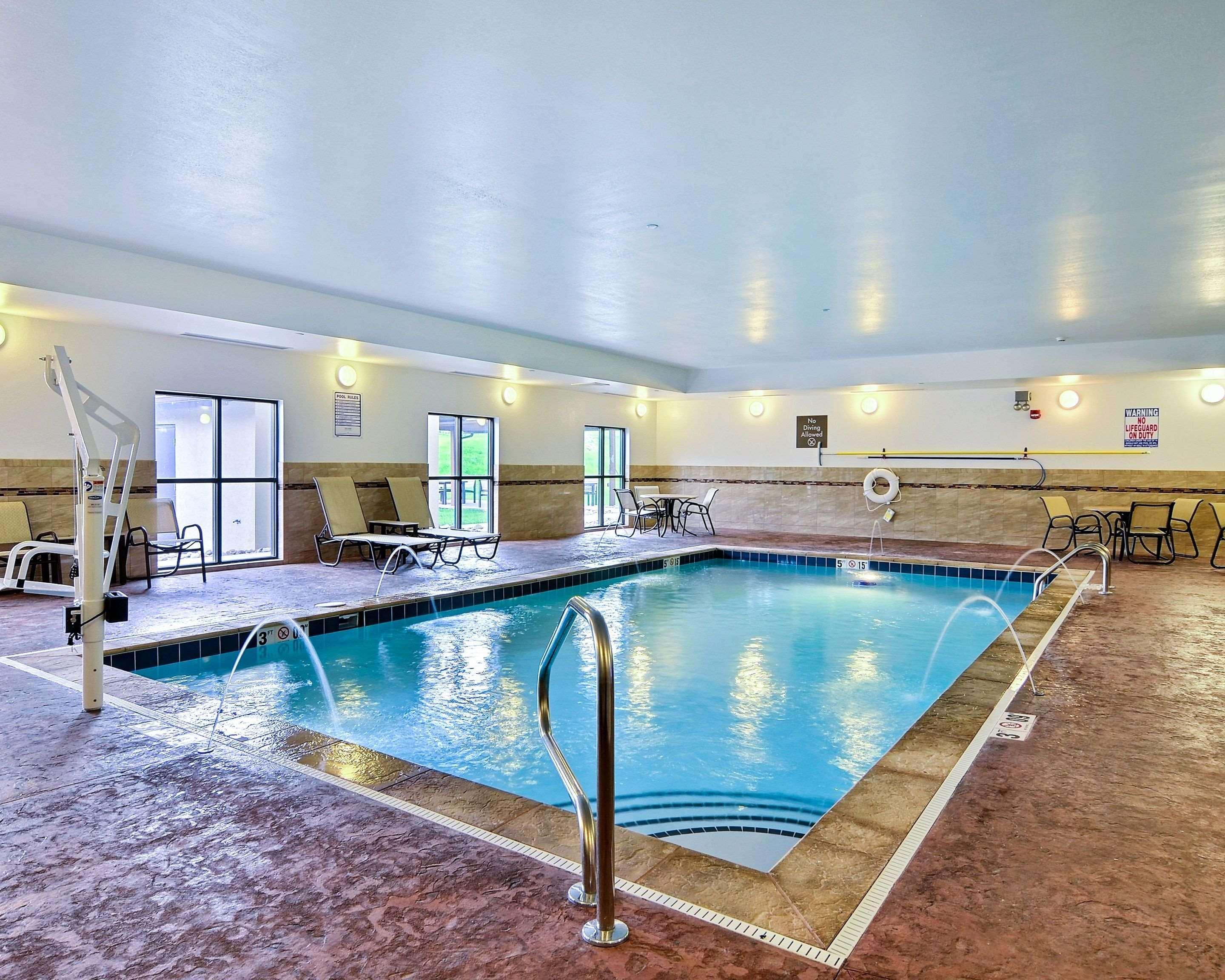 Comfort Suites Юнионтаун Экстерьер фото